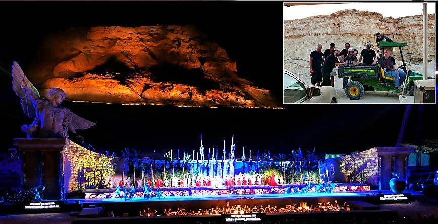 Opern-Event am Berg Masada. oben: Das Audio-Team um Meir Kilim (3.v.l.). Am Steuer: Sound Designer Yuval Silberstein.