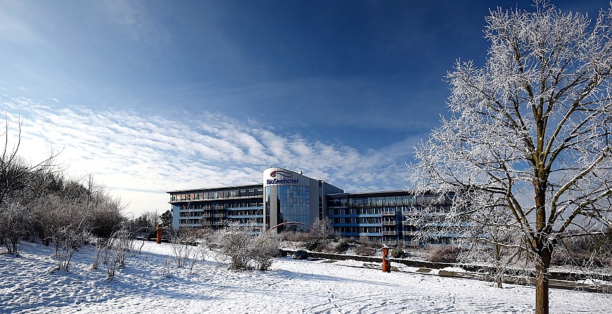 Zu jeder Jahreszeit eine traumhafte Kulisse: das Bio-Seehotel Zeulenroda im Th&uuml;ringer Vogtland