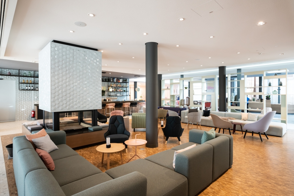 Bar-Bereich mit Kamin [Quelle: Thunert Fotograf]