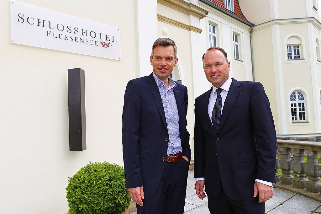 Wolfgang Hilleke und Bj&ouml;rn Volz, Gesch&auml;ftsf&uuml;hrer Hotel- und Sportresort Fleesensee [Quelle: Christopher Tiess]