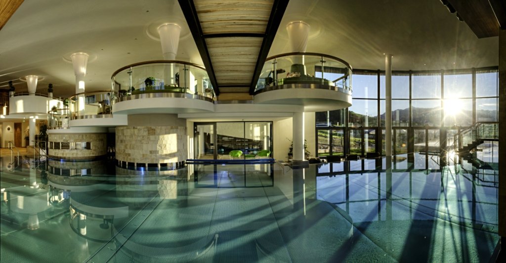 Morgenstimmung in der Wasserwelt AquaMonte [Quelle: Schlosshotel Fiss]