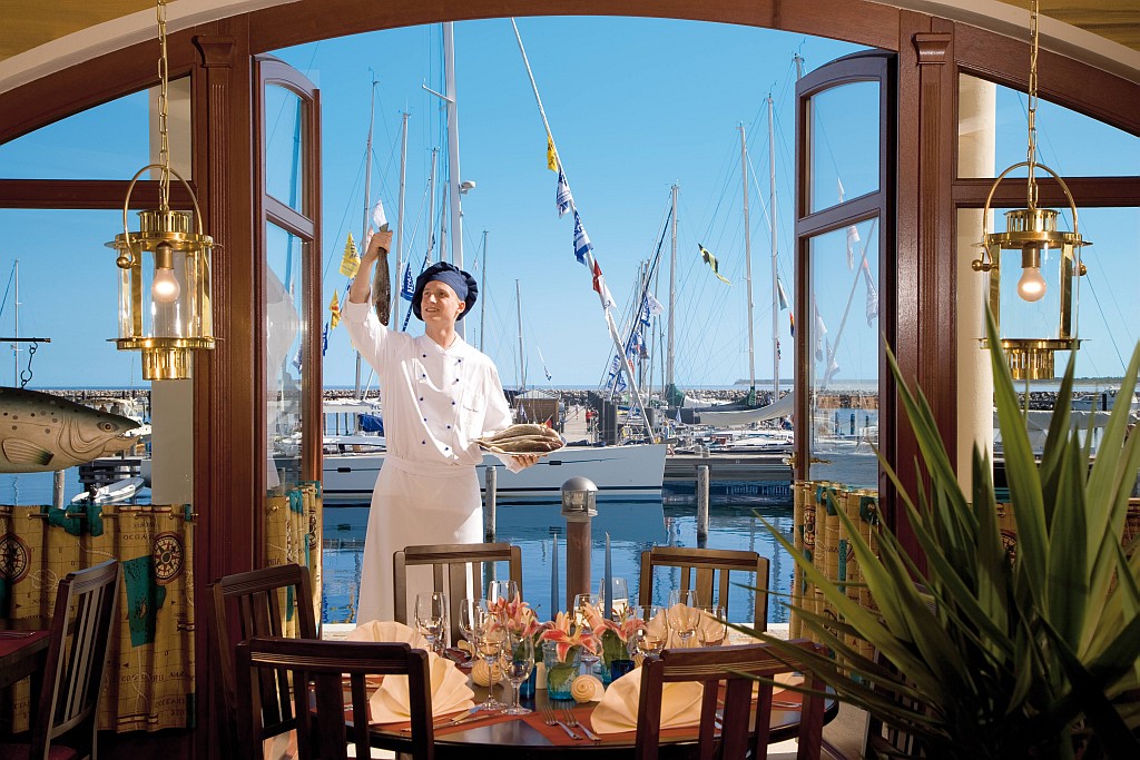 Maritime Gen&uuml;sse im Fischrestaurant Newport erleben [Quelle: Yachthafenresidenz Hohe D&uuml;ne GmbH]