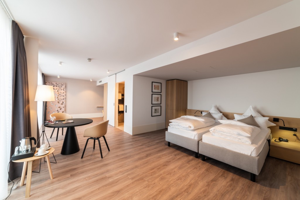 Barrierefreie und stilvolle Zimmer [Quelle: Thunert Fotograf]