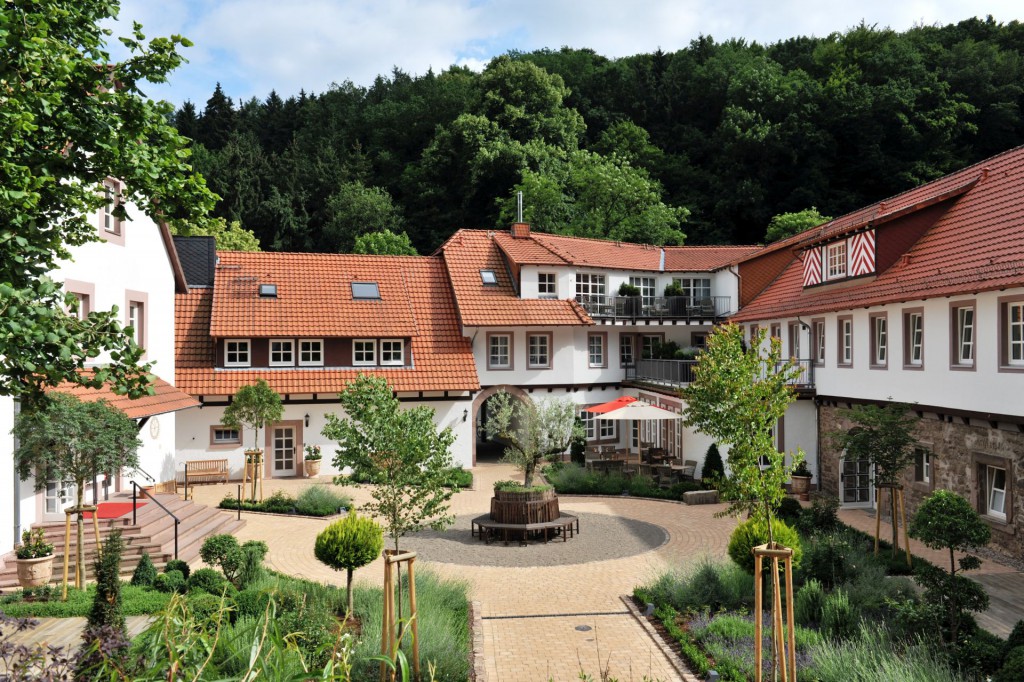 Romantischer Innenhof des BurgHotel Hardenberg [Quelle: Hardenberg BurgHotel]
