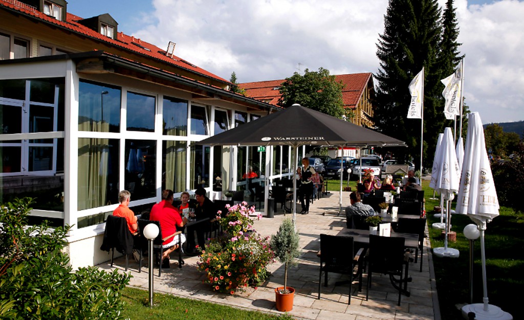 Idyllische Terrasse zum Genießen und Entspannen  [Quelle: sonnenhotel FÜRSTENBAUER]