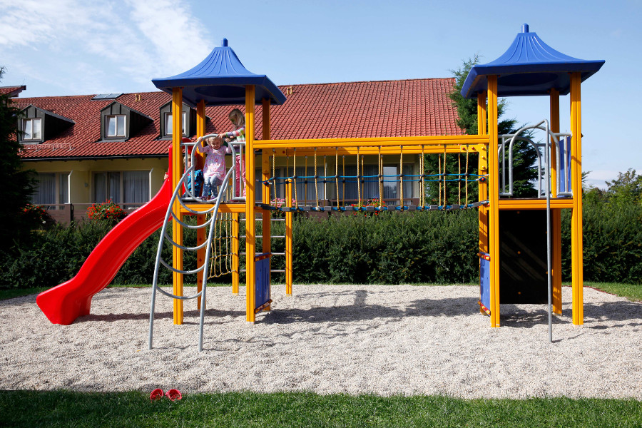 Viel Platz zum Toben und Spielen für die Kleinen [Quelle: sonnenhotel FÜRSTENBAUER]