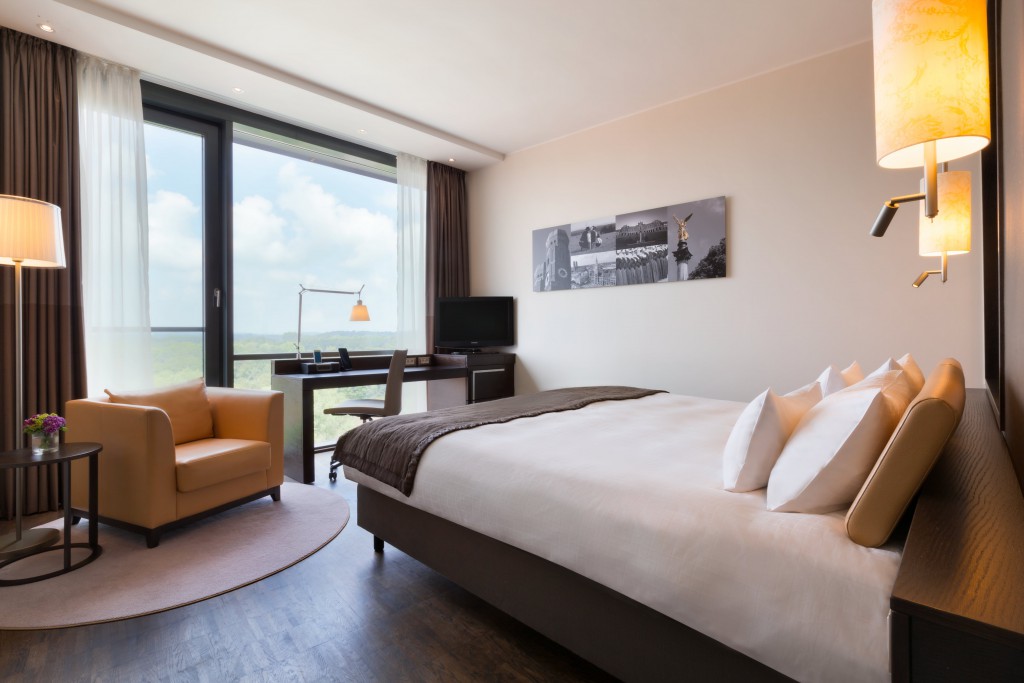 Zimmer mit Aussicht - Deluxezimmer  [Quelle: INFINITY MUNICH]