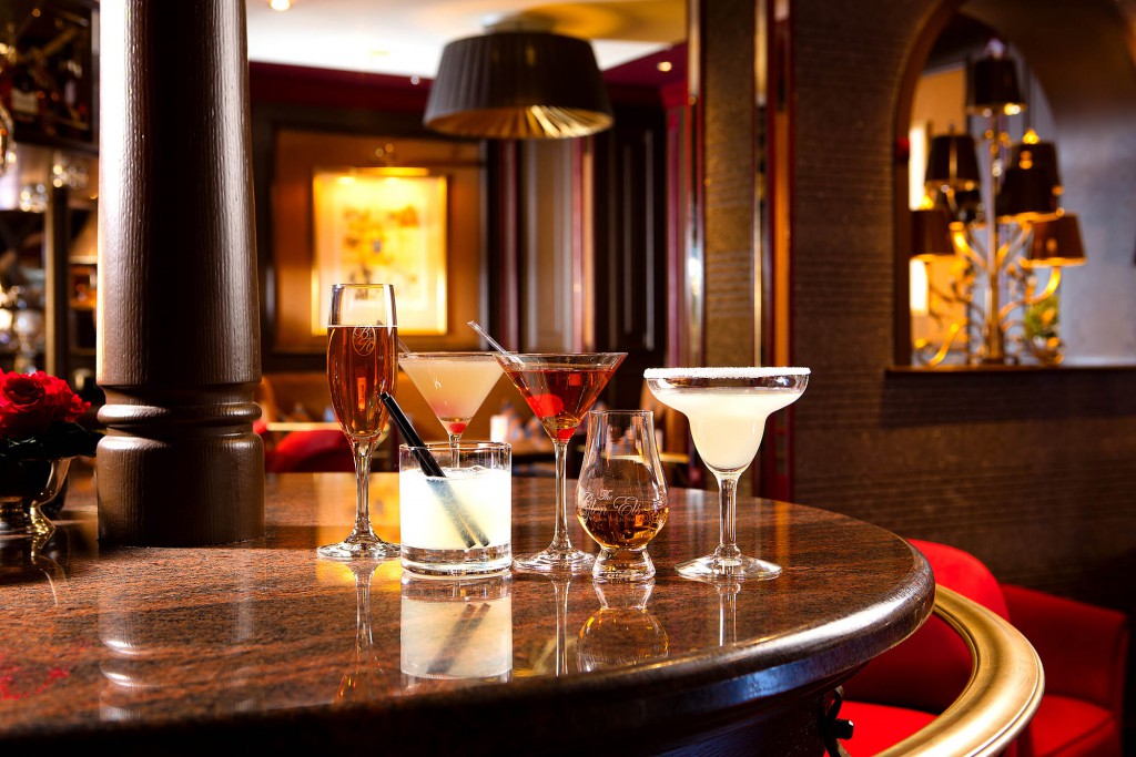 Die Bar des Hauses verw&ouml;hnt seine G&auml;ste am Abend [Quelle: Ingo Wandmacher]