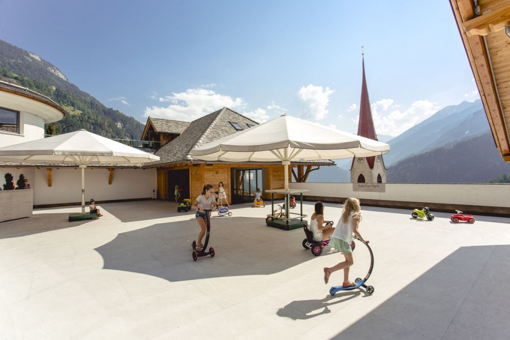 Autospielpatz - Ein Paradies für kleine Rennfahrer [Quelle: STOCK resort]