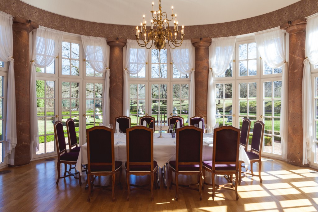 Lichtdurchfluteter Pavillion [Quelle: Gästehaus Wolfsbrunn]