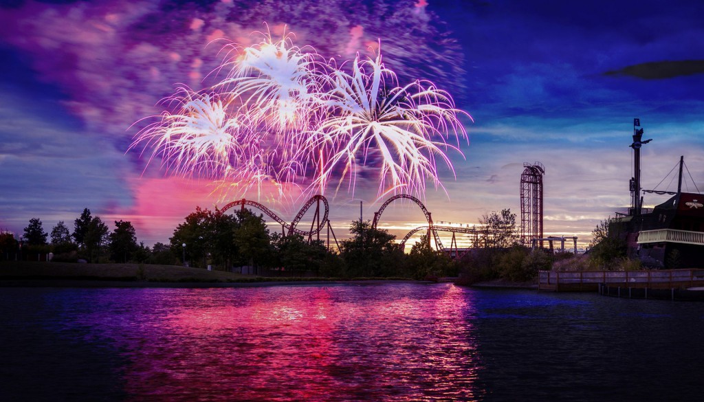 Sternenhimmel über der Achterbahn Sternenglanz bringt meisthafte Feuerwerke zu BELANTIS [Quelle: EVENT PARK GmbH]